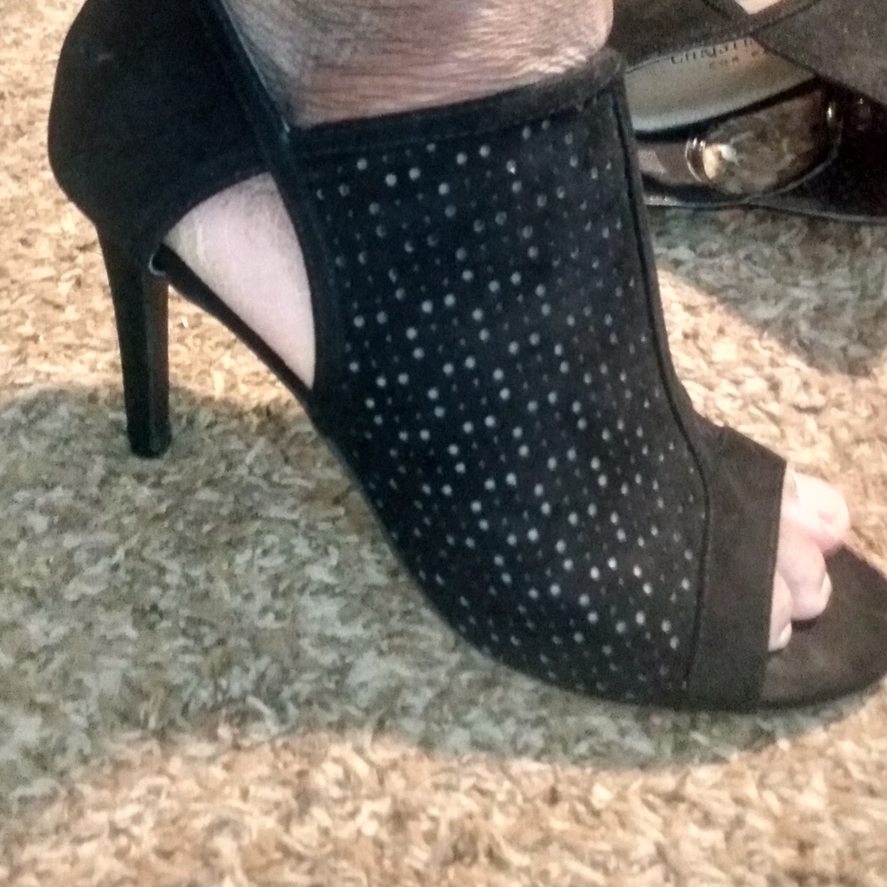 Heels - Picture 2 of 9